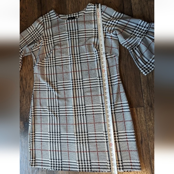 Violet B Woman's Houndstooth W/ Red Accent Dress Size 1X Stretch Bell Sleeves. - Picture 11 of 16